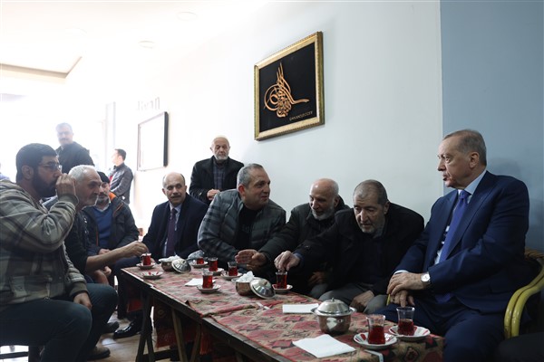 Cumhurbaşkanı Erdoğan, İstanbul'da esnaf ziyareti yaptı