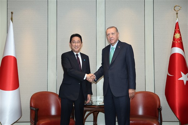 Cumhurbaşkanı Erdoğan, Japonya Başbakanı Kişida Fumio'yu kabul etti