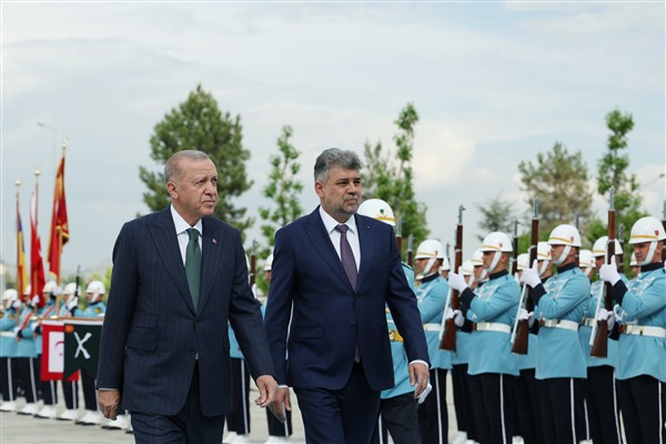 Cumhurbaşkanı Erdoğan, Romanya Başbakanı Ciolacu'yu resmi törenle karşıladı