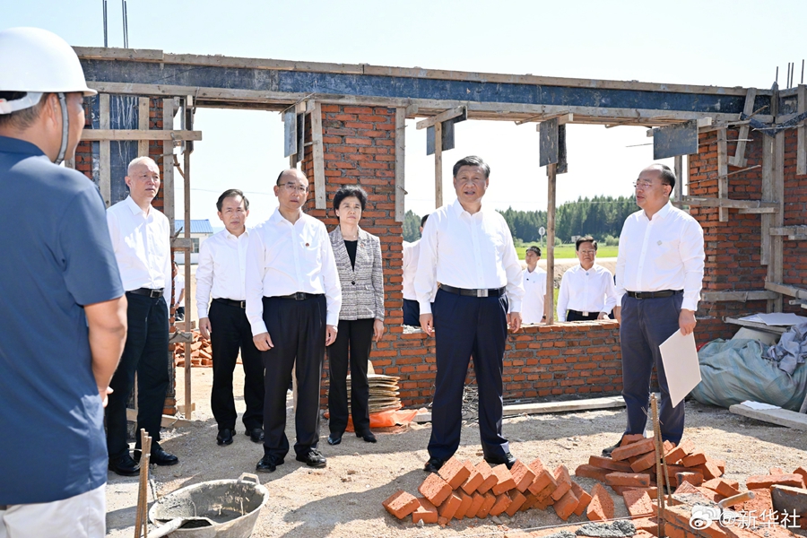 Cumhurbaşkanı Xi, Heilongjiang eyaletinde selden zarar gören vatandaşları ziyaret etti