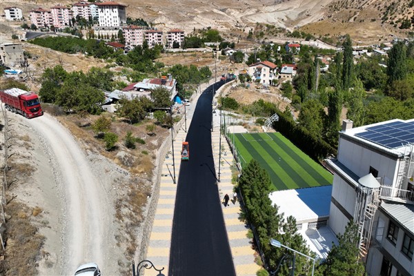 Darende’de asfaltlama çalışmaları devam ediyor