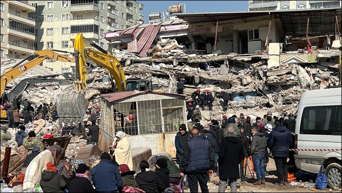 Deprem bölgesinde 74 ülkeden 9 bin 793 personel görev yapıyor