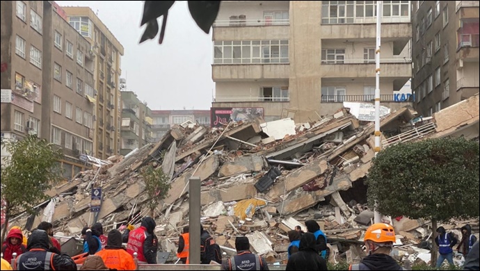Depremde can kaybı bin 651'e yükseldi