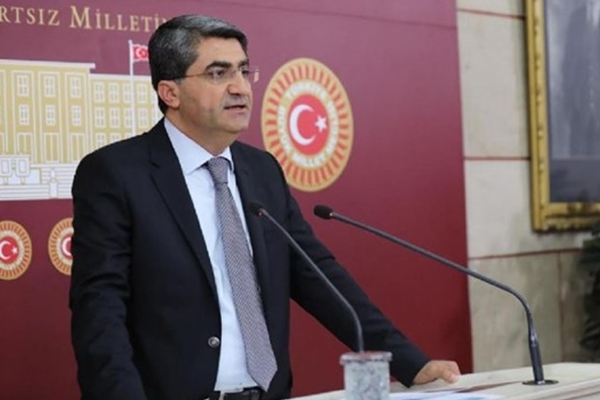 DEVA Partili Ekmen, Milli Eğitim Bakanı’na yaşayan diller ve lehçeleri sordu