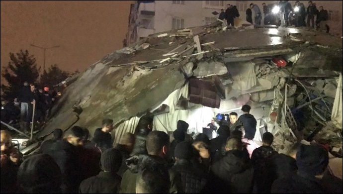 Diyarbakır’da çok sayıda kişi enkaz altında: Arama kurtarma ekipleri yetersiz