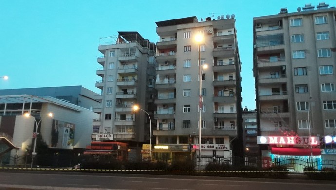 Diyarbakır’da yıkılma tehlikesi olan bina boşaltıldı