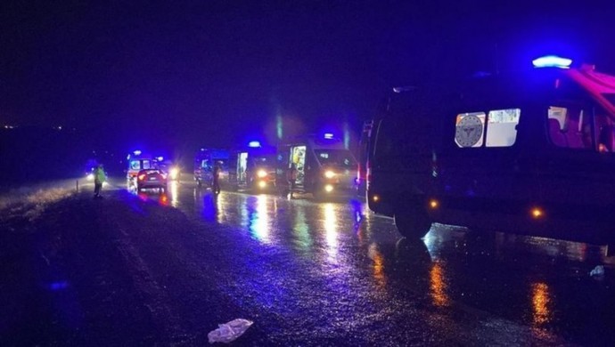 Diyarbakır’da  yolcu otobüsü devrildi: 5 ölü, 22 yaralı