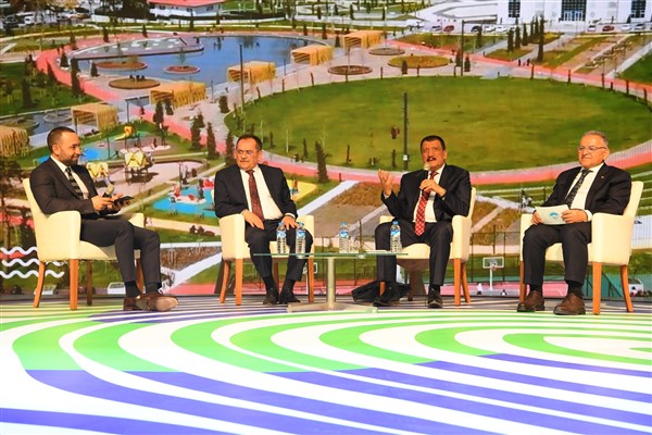 Dünyadaki bütün canlıların kendi haklarına riayet etmesi lazım