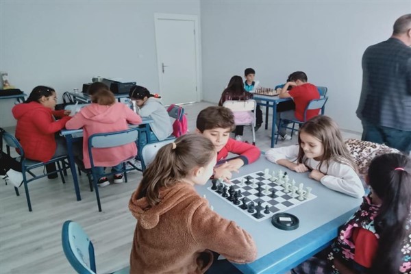 Emirdağ'dan öğrencilere ücretsiz 