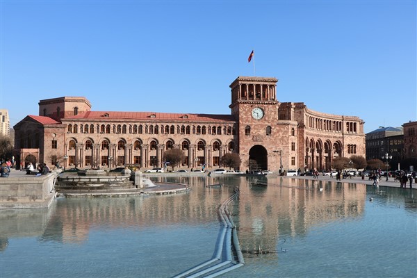 Ermenistan Başbakanı Pashinyan’dan Gürcistanlı mevkidaşı Kobakhidze’ye tebrik
