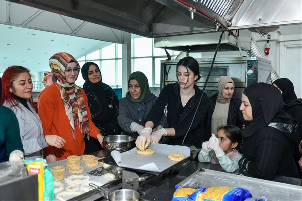 Esenyurt’ta Çölyak hastaları için glütensiz yiyecekler pişirildi