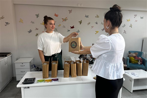 Eskişehir Büyükşehir Belediyesinden hijyenik ped desteği 