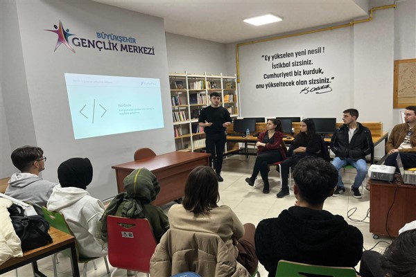    Eskişehir’de gençler mobil uygulama geliştirdi