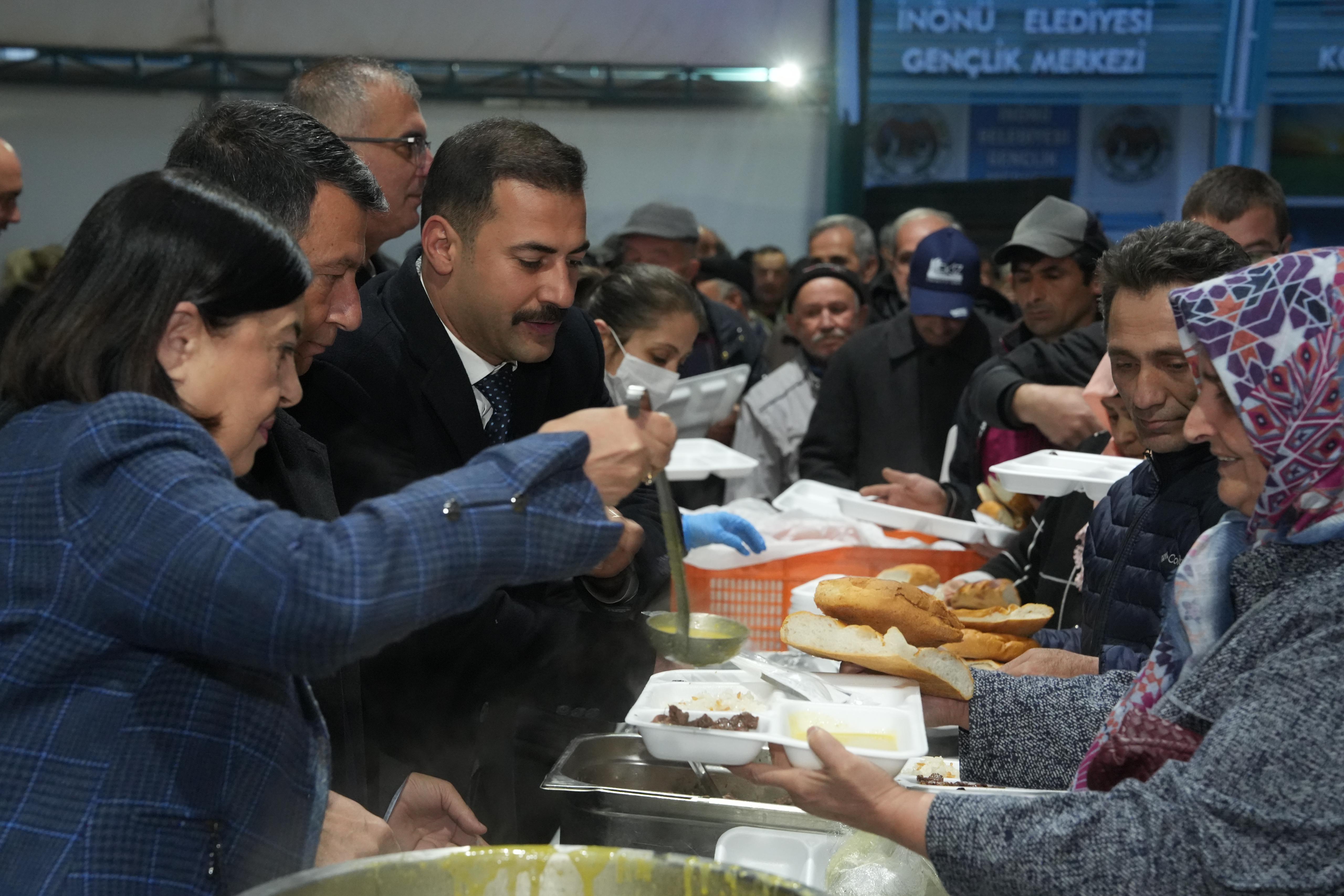 Eskişehir’de iftar programları sürüyor     