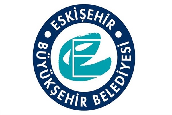 Eskişehir’de mevzuata aykırı şekilde asılan siyasi afişler kaldırıldı 