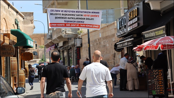 Esnaftan Başkan Şahin'e pankartlı teşekkür!