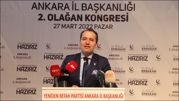 Fatih Erbakan’dan Ak Parti’ye: Faiz lobisinin en sevdiği iktidar sizsiniz! Size ne diye operasyon çeksin?