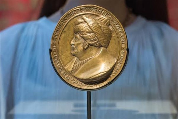 Fatih Sultan Mehmet madalyonu İstanbul'a getiriliyor