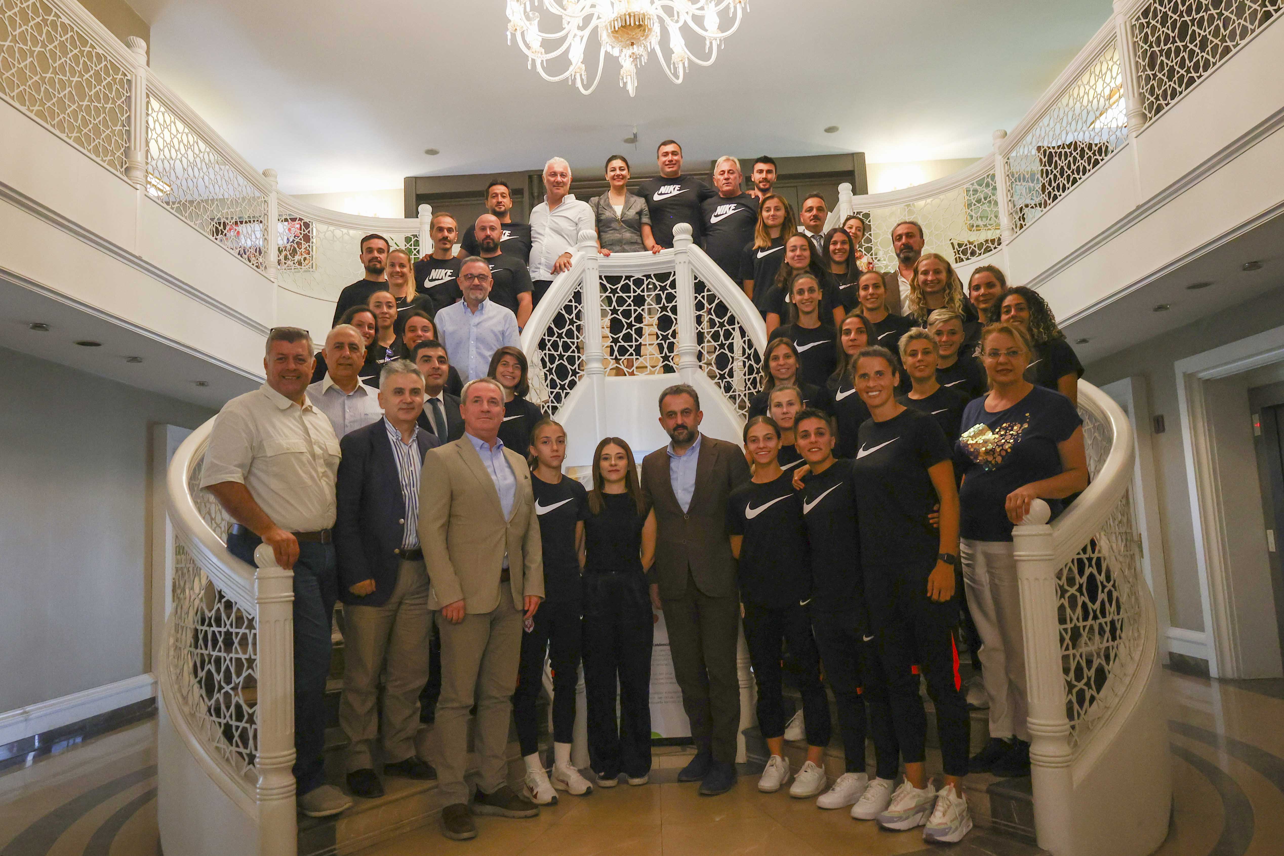 FOMGET Kadın Futbol Takımı Ankara Kent Konseyi’ni ziyaret etti