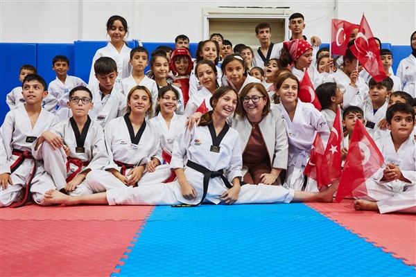 Gaziantep Büyükşehir Belediyesi’nin yaz spor okullarına öğrencilerden ilgi