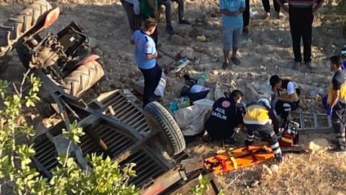 Gaziantep’te fıstık işçileri kaza yaptı: 2 ölü 7 yaralı