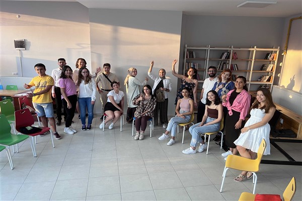 Gençler, sinema terapisinde buluştu