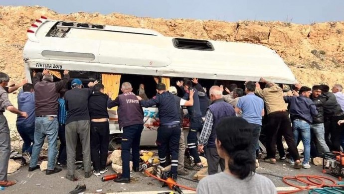 Gercüş’te otobüs devrildi: 3 ölü, 4 yaralı