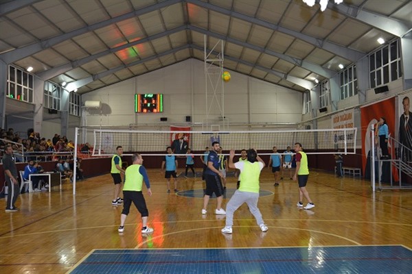 Gülnar’da 'Kurumlar Arası Voleybol Turnuvası' başladı