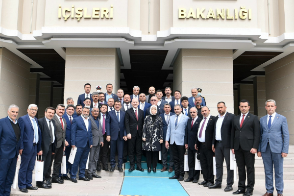 Gürkan, muhtarlarla birlikte Bakan Soylu ile Ankara'da bir araya geldi