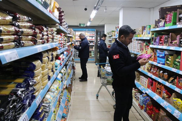 Haliliye’de marketler zabıta ekipleri tarafından denetleniyor 