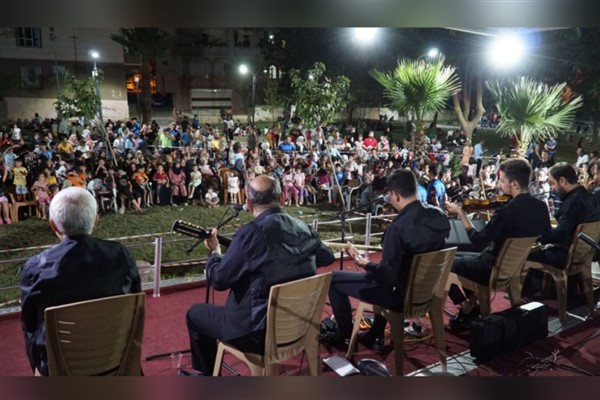 Haliliye’de vatandaşlardan yaz konserlerine ilgi