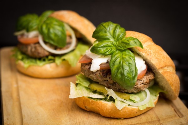 Harvey Burger'den mağaza açılışı ve franchise sözleşmeleri
