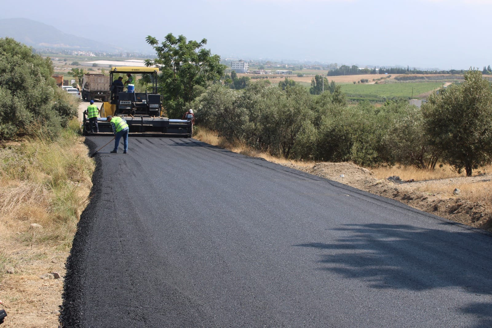 Hatay Büyükşehir Belediyesi'nin yol yapım çalışmaları