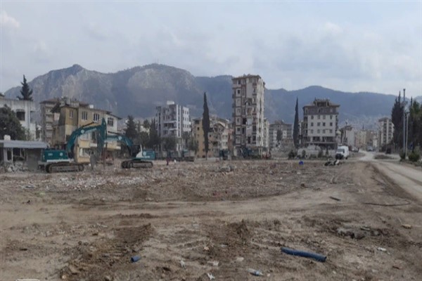 Hatay'da enkaz kaldırma çalışmaları sonrası şehir tanınmaz hale geldi