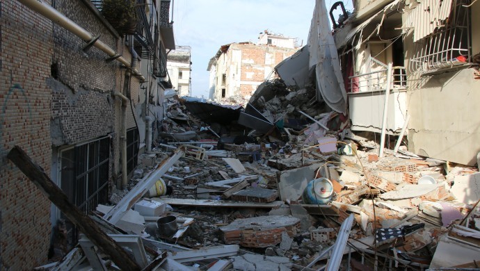 Hatay'da enkaz altından 8 cenaze çıkarıldı