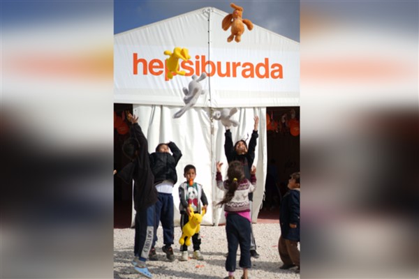 Hepsiburada, depremin 1. yılında bölgeye desteğini büyüterek sürdürüyor 