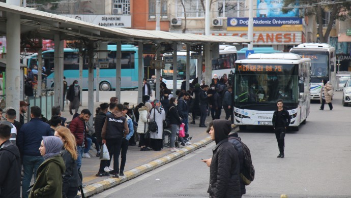 HÜDA PAR: Büyükşehir Belediyesi Ulaşım Zammını İptal Etmelidir