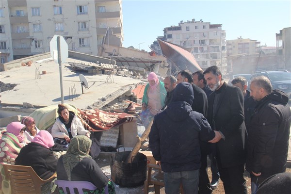 HÜDA PAR heyeti deprem bölgesinde
