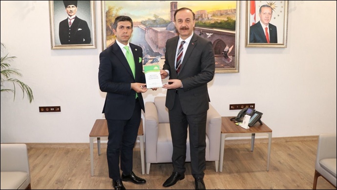 HÜDA PAR Mevsimlik tarım işçileri raporunu Vali Erin'e sundu