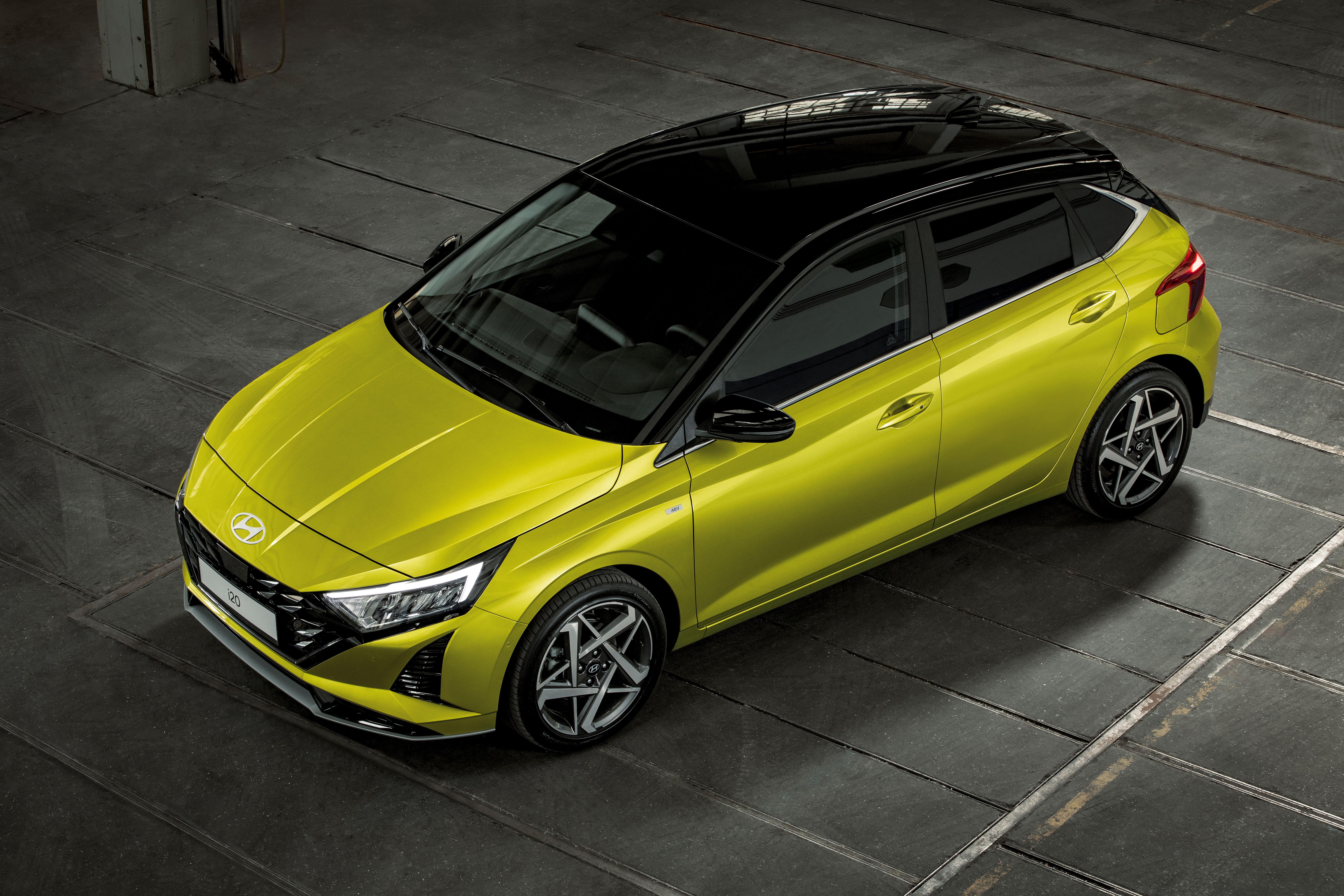 Hyundai yeni i20 zarif ve sportif tasarımıyla dikkat çekiyor