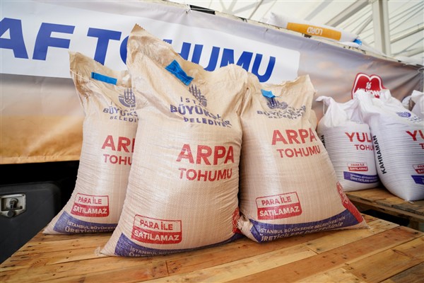 İBB’den çiftçilere arpa ve yulaf tohumu desteği