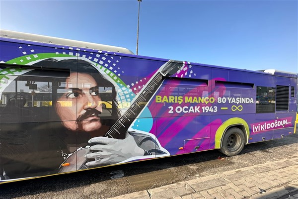 İETT aracı, Barış Manço'nun doğum yıl dönümü için tasarlandı