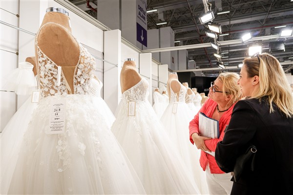  IF Wedding Fashion İzmir, moda ve ticaretin merkezi oldu
