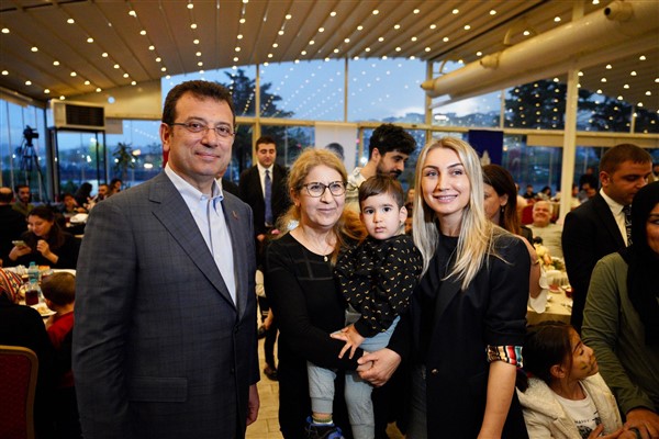İmamoğlu, kreş öğrencileriyle bir araya geldi