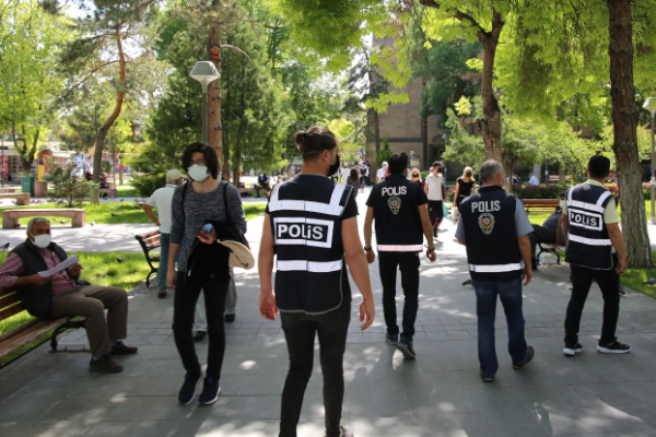 İstanbul'da 512 düzensiz göçmen yakalandı