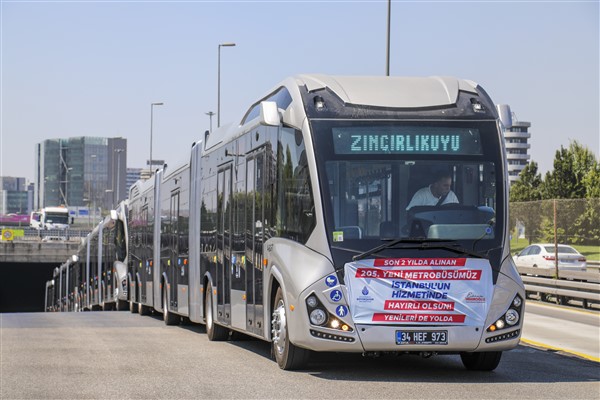 İstanbul’da yeni metrobüsler sefere başladı