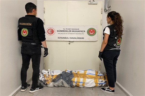 İstanbul Havalimanı’nda 17 kilogram metamfetamin ele geçirildi