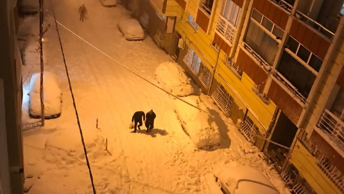 İstanbul kara teslim: Yurttaşlar mahsur kaldı