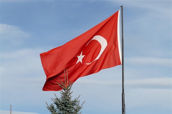 İstanbul Valisi Gül, şehit polis memuru Emrah Büke'nin cenaze törenine katıldı 