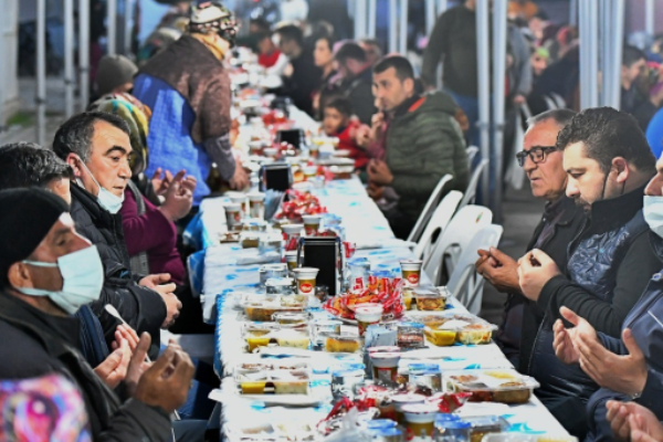 İZDENİZ personelinden bin kişilik iftar